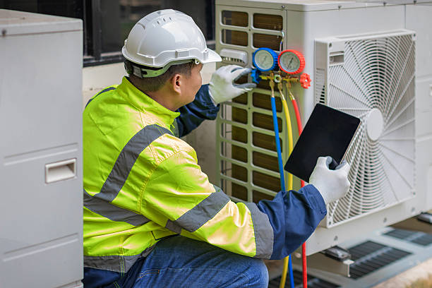 Professional Hvac technician working in Crete, IL